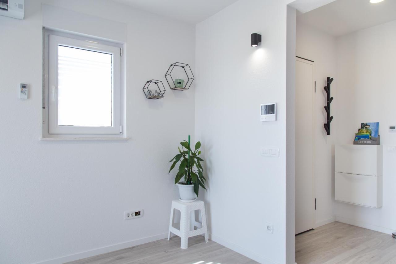 Delminium Apartment Kastela Exterior photo